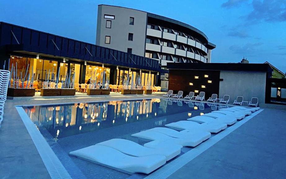 Bazén v ubytování Hotel Aventus nebo v jeho okolí