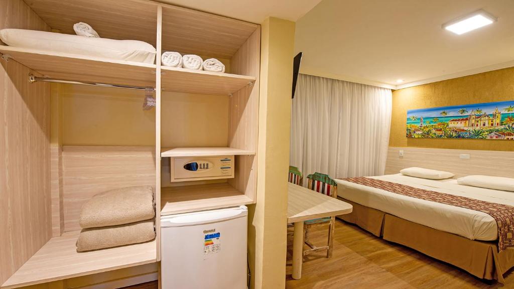 Cama ou camas em um quarto em Hotel Costeiro