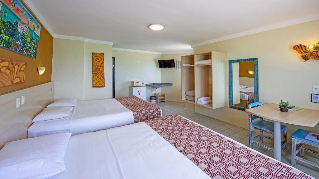 Uma TV ou centro de entretenimento em Hotel Costeiro