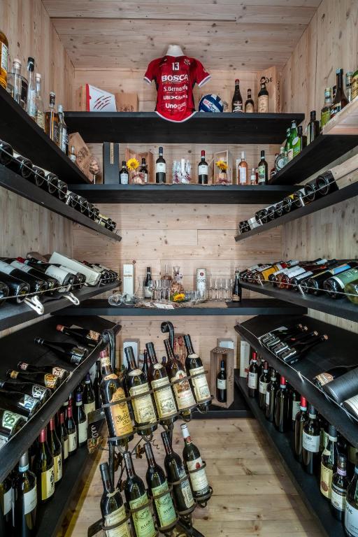 Supermarket nebo jiné obchody v  hotelu nebo okolí