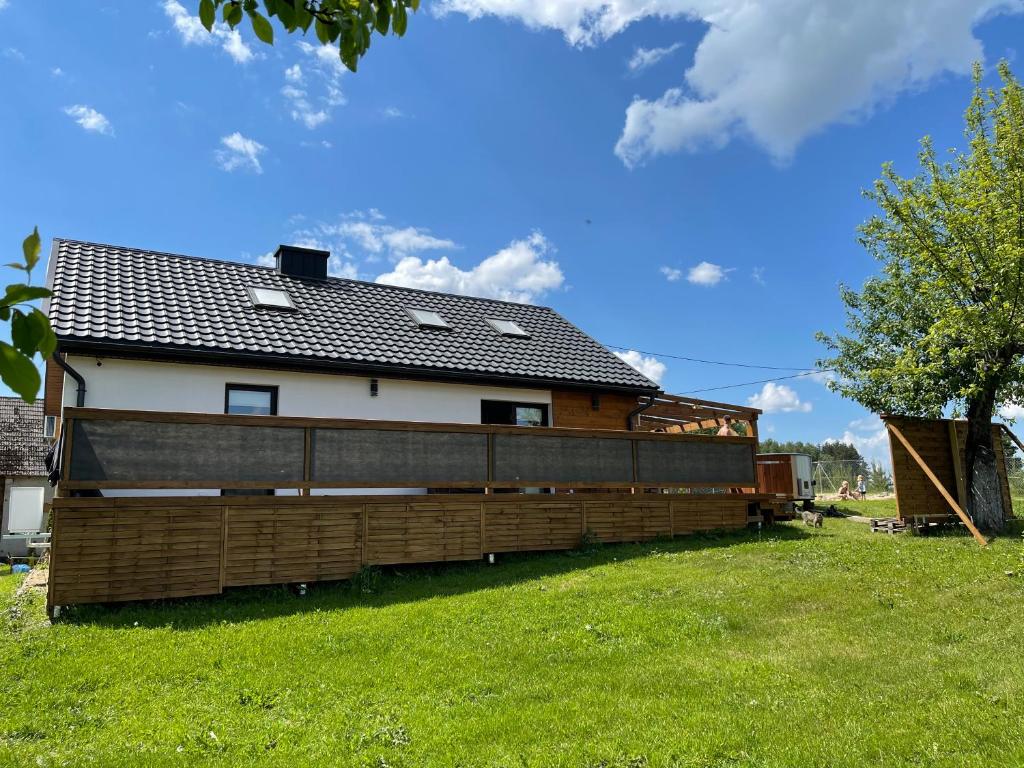 Budova, kde se prázdninový dům nachází