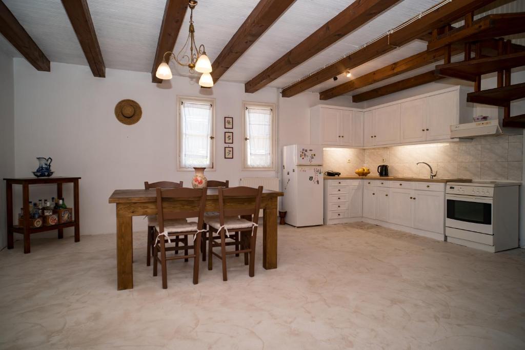 Kuchyň nebo kuchyňský kout v ubytování Jasmine House