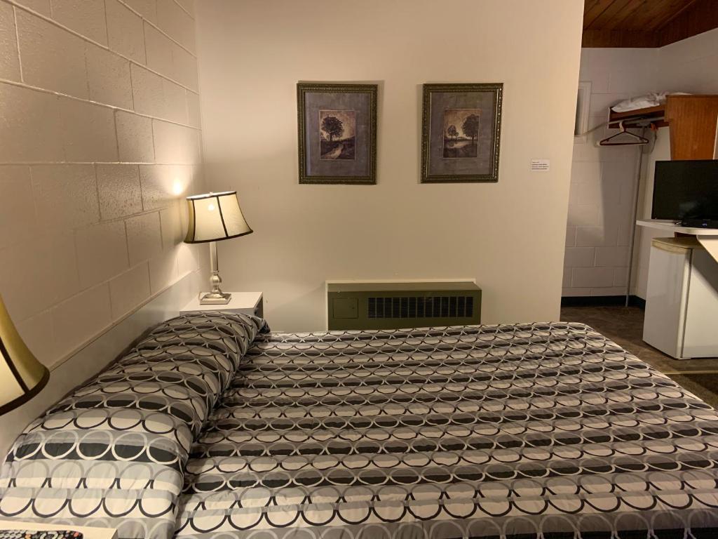 Postel nebo postele na pokoji v ubytování Ace Crown Motel
