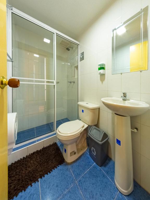Koupelna v ubytování Hostal R10