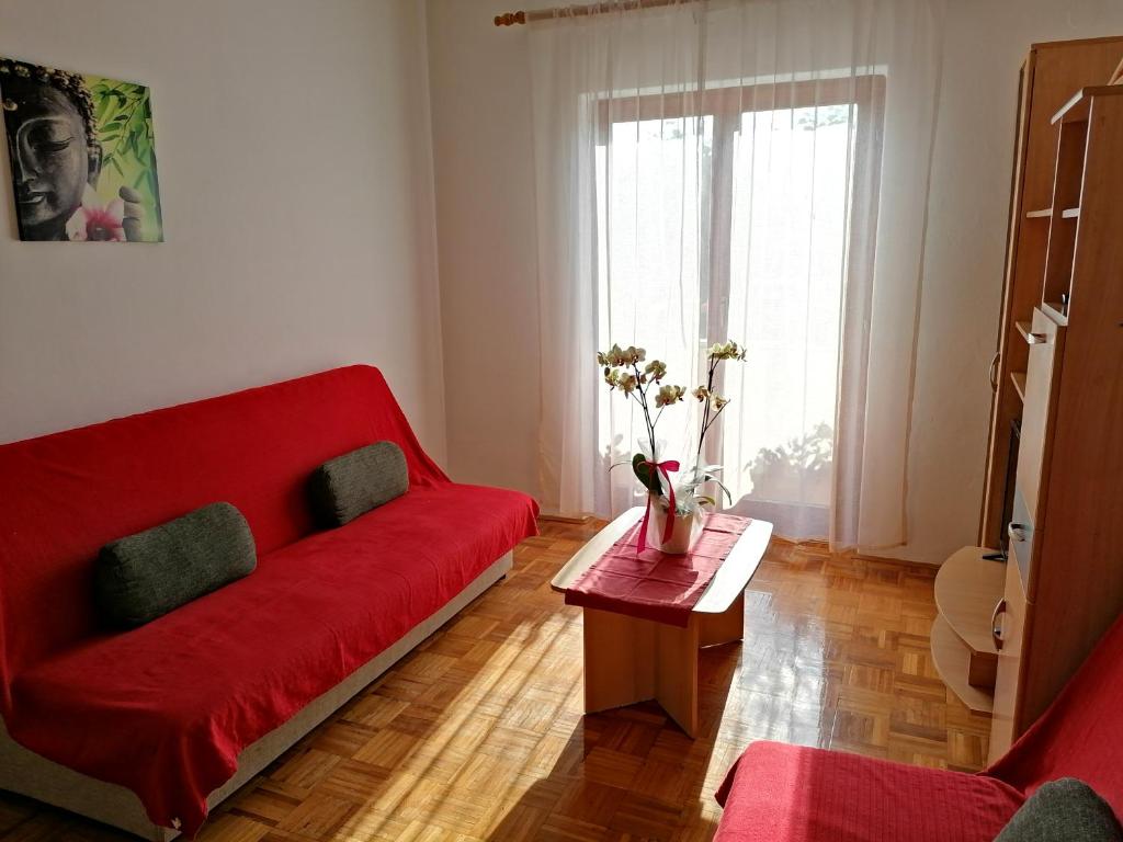 Apartments Maria - One-Bedroom Apartment With Balcony