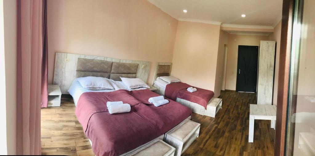 Postel nebo postele na pokoji v ubytování Hotel Ramaz Paliani