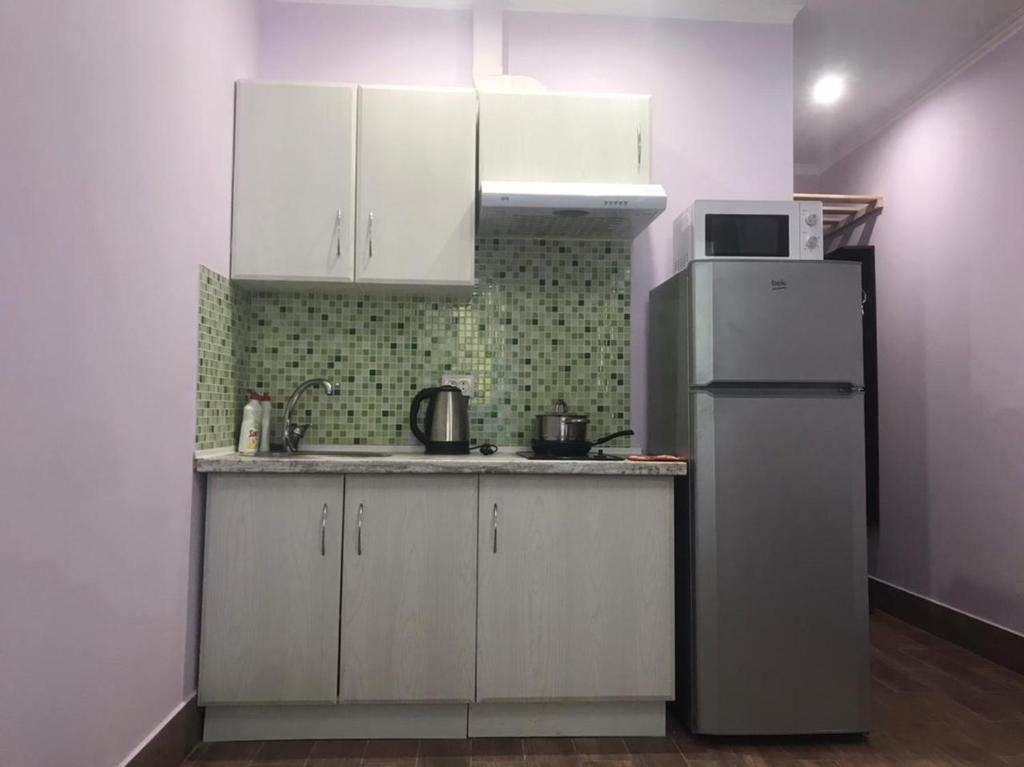 
Кухня или мини-кухня в Apartments near Ligovskiy prospekt
