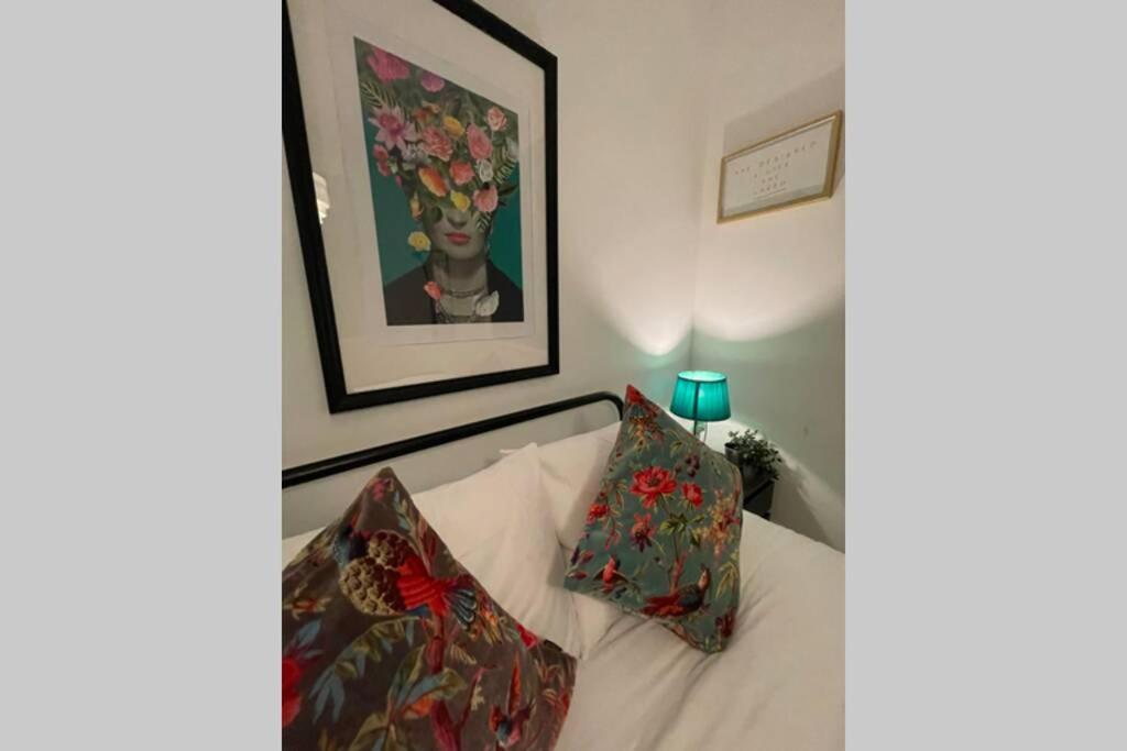 BOUTIQUE CITY CENTRE APARTMENT WITH PARKING - One-Bedroom Apartment