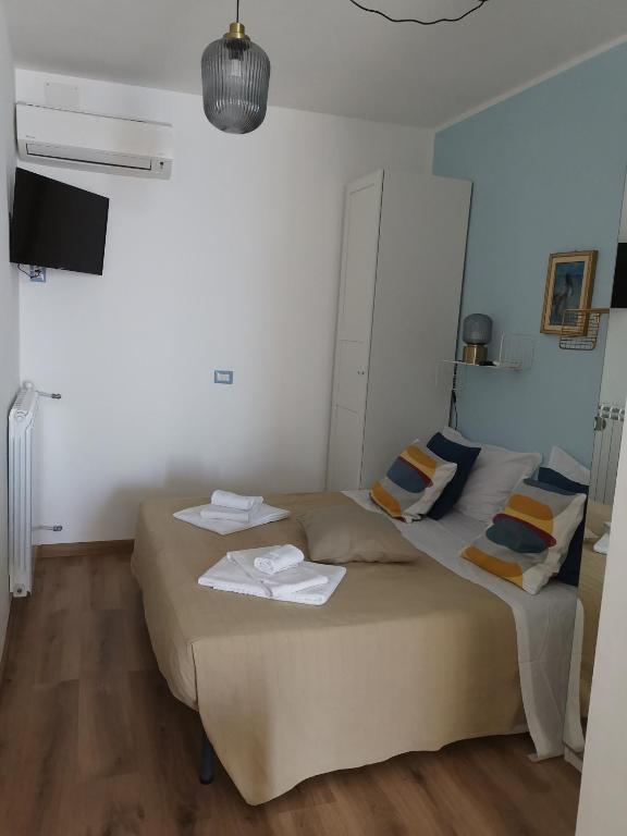 A bed or beds in a room at Loft Profumo di Mare
