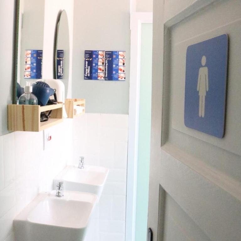 Koupelna v ubytování Angatu Hostel