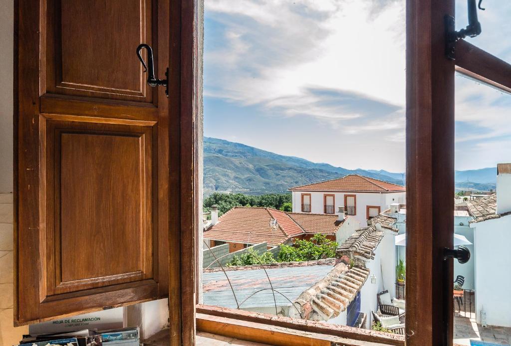 A general mountain view or a mountain view taken from the holiday home