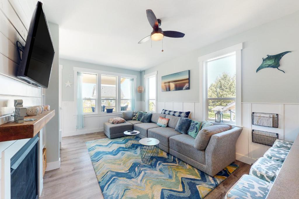 a living room with a couch and a tv at The Turtle Nest in Lincoln City