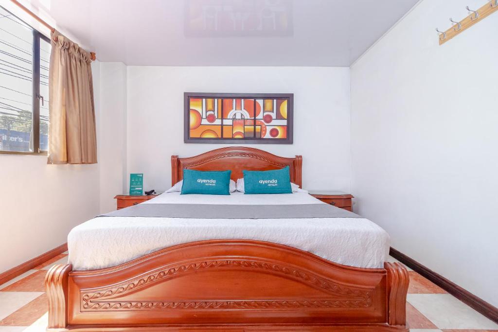 Postel nebo postele na pokoji v ubytování Ayenda Hotel Las Palmas