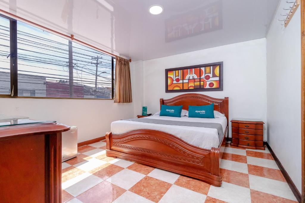 Postel nebo postele na pokoji v ubytování Ayenda Hotel Las Palmas