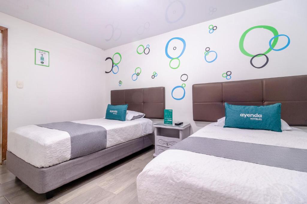 Postel nebo postele na pokoji v ubytování Ayenda Hotel Las Palmas