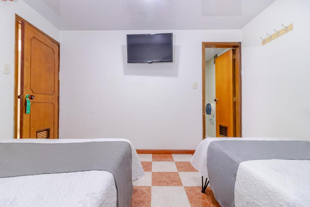 TV a/nebo společenská místnost v ubytování Ayenda Hotel Las Palmas