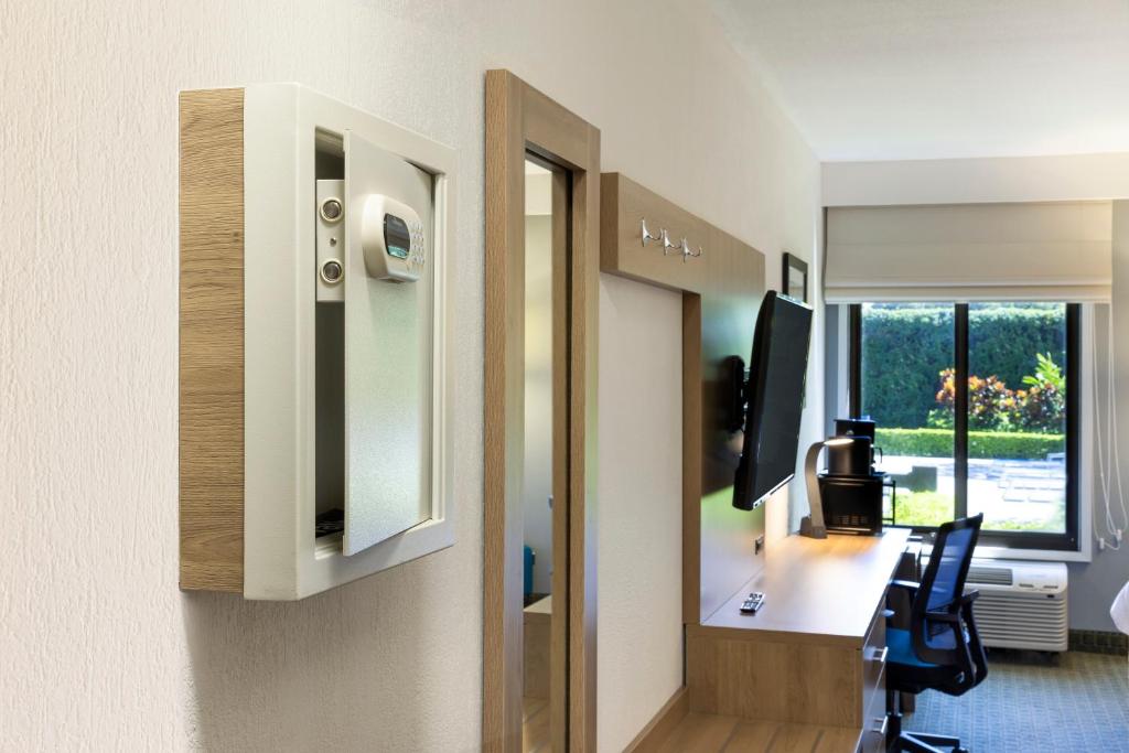 a room with a desk with a computer and a window at Holiday Inn Express San Jose Costa Rica Airport by IHG in Alajuela City