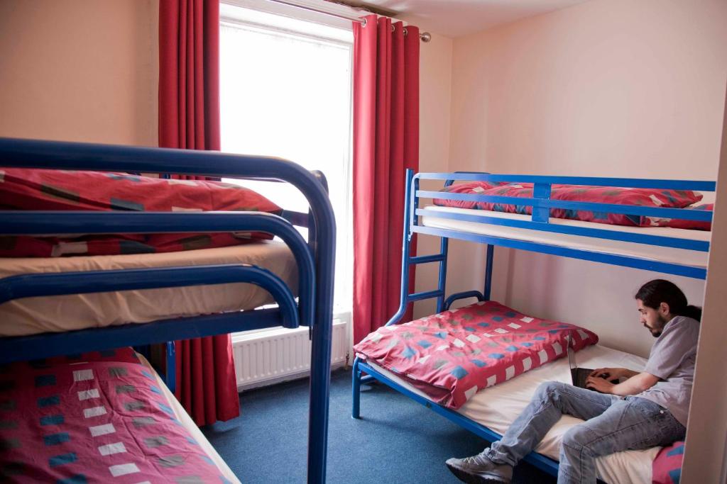 Postel nebo postele na pokoji v ubytování Ashfield Hostel