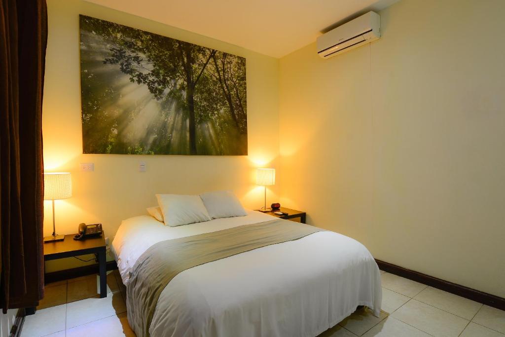 Postel nebo postele na pokoji v ubytování Hotel Luisiana
