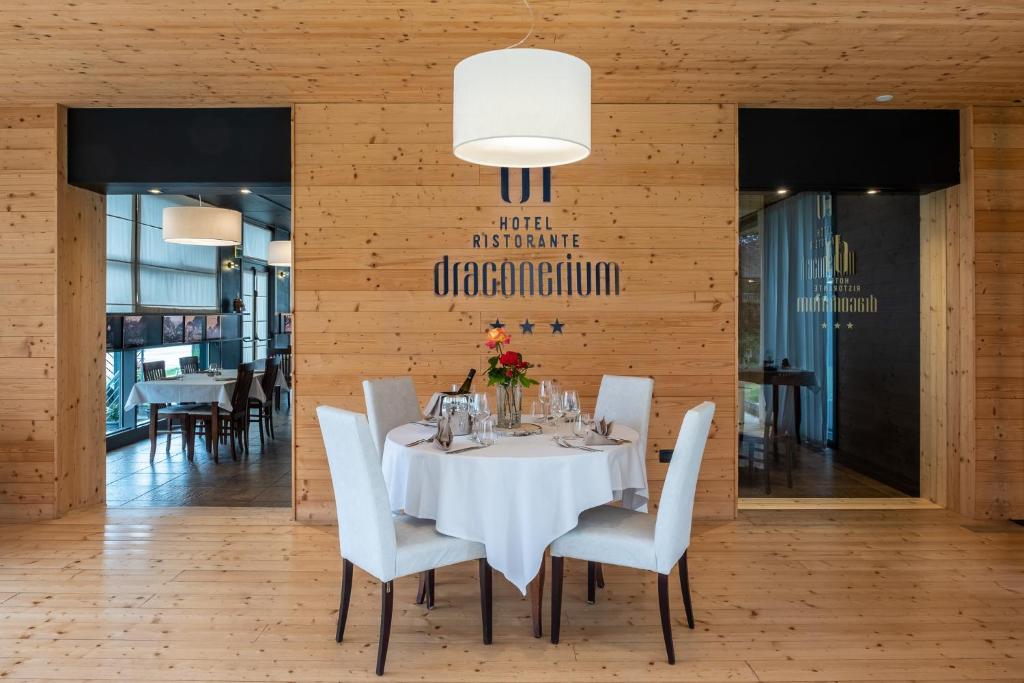 Restaurace v ubytování Draconerium Hotel