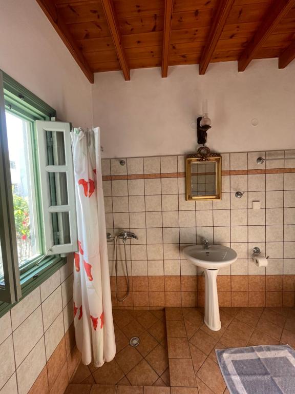 Ванная комната в Patmos Villas