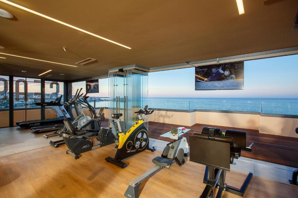 Fitness centrum a/nebo fitness zařízení v ubytování Palmera Beach Hotel & Spa - Adults Only
