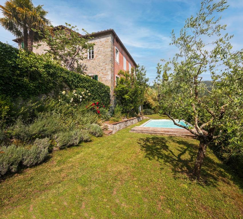 Κήπος έξω από το Villa il Gelsomino