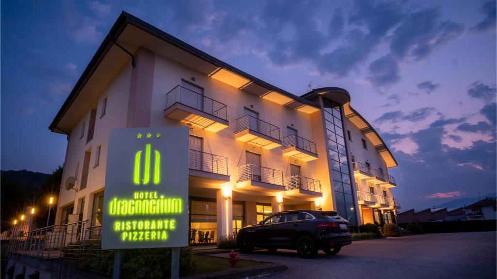 Certifikát, hodnocení, plakát nebo jiný dokument vystavený v ubytování Draconerium Hotel