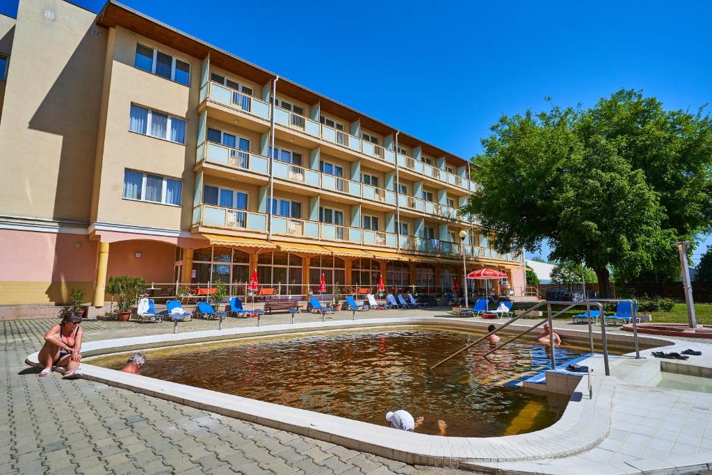 Bazén v ubytování Hungarospa Thermal Hotel nebo v jeho okolí