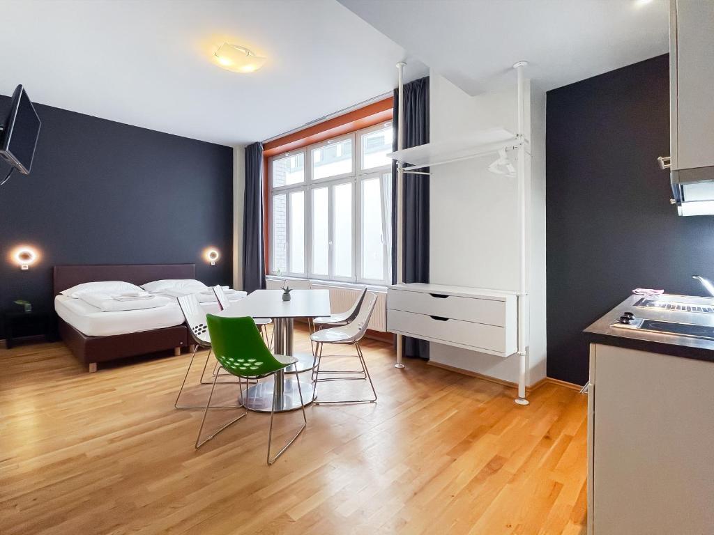 Kuchyň nebo kuchyňský kout v ubytování Five Elements Hostel Leipzig