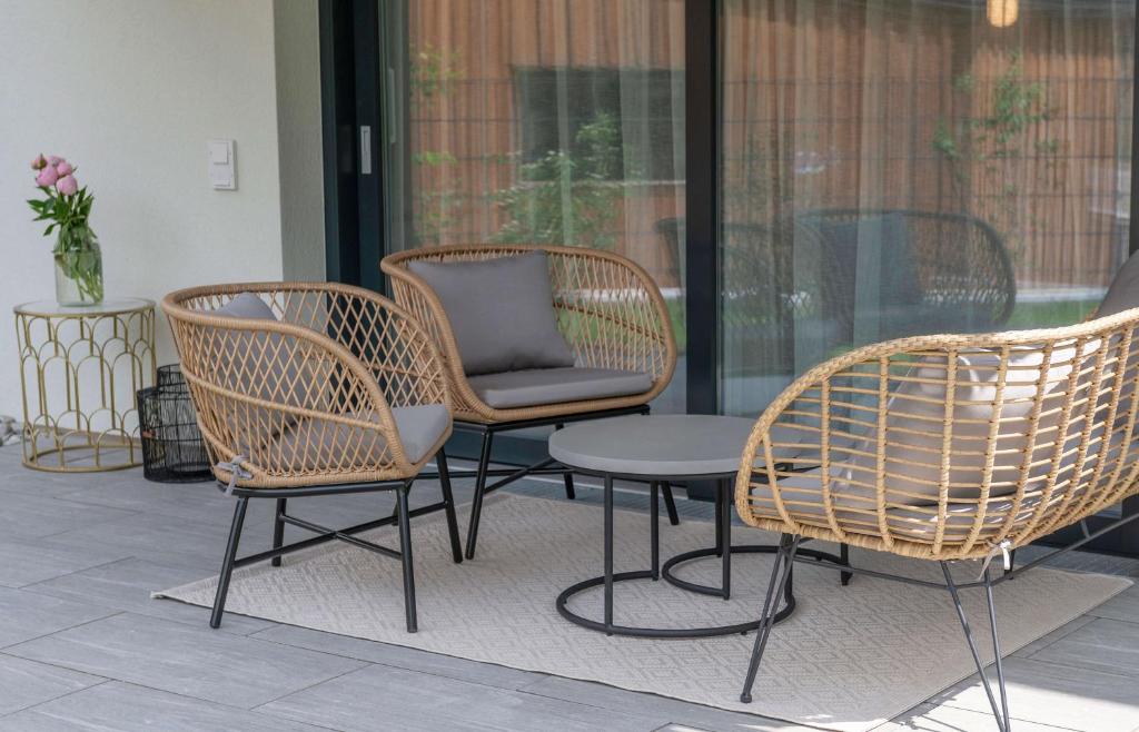 A seating area at Apartments Traunkai Bad Ischl
