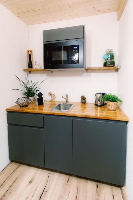 A kitchen or kitchenette at Landhaus Kitzblick