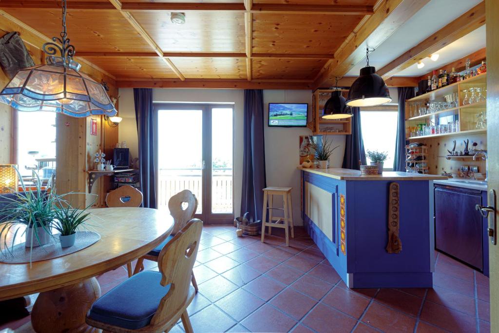 A kitchen or kitchenette at Landhaus Kitzblick