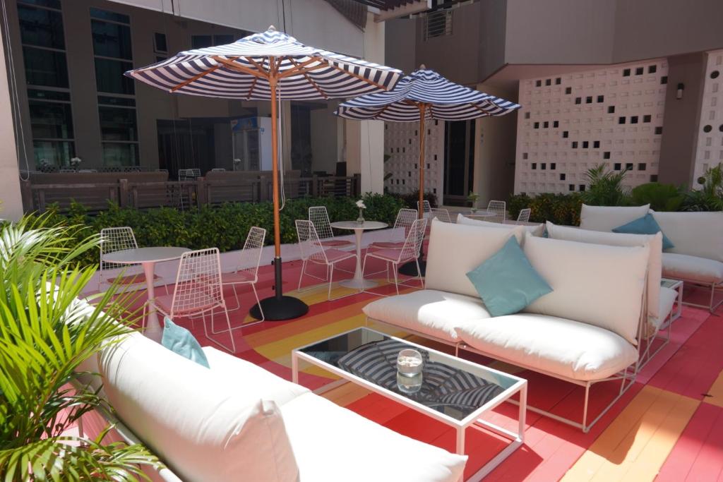 Posezení v ubytování Silathip Huahin Serviced Apartment & Hotel