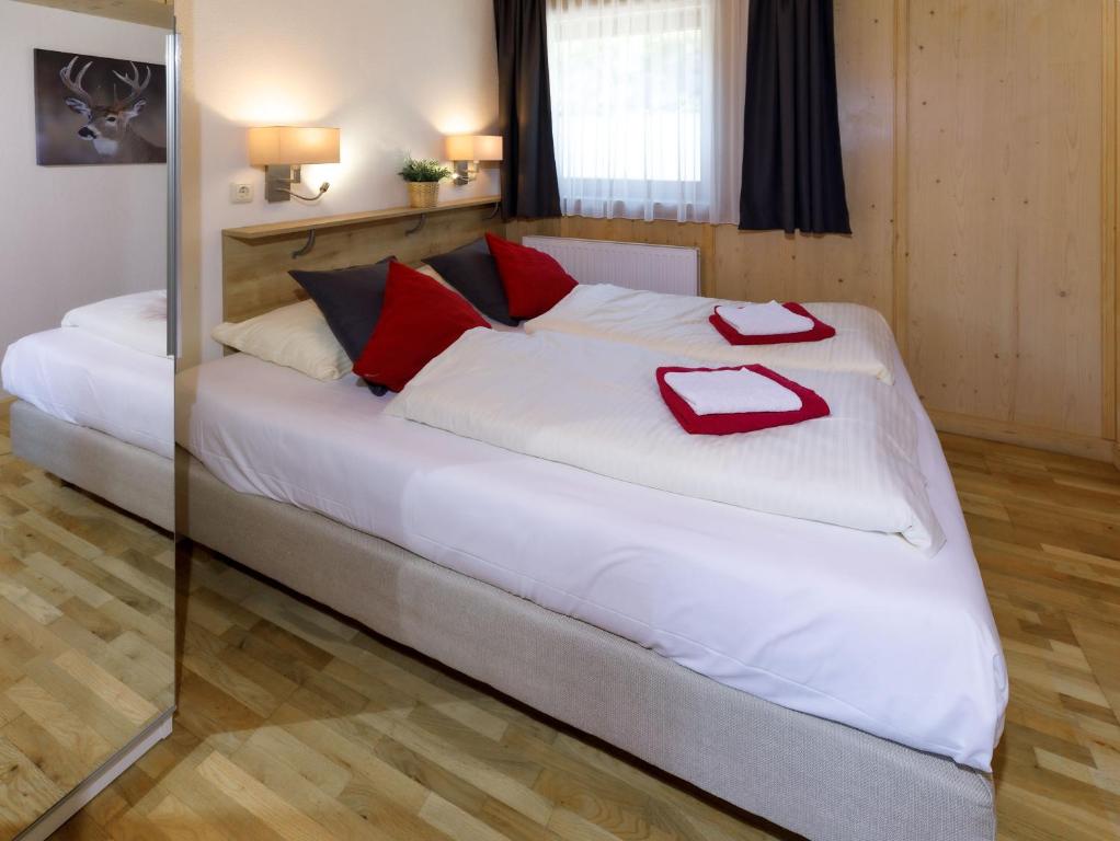 A bed or beds in a room at Landhaus Kitzblick