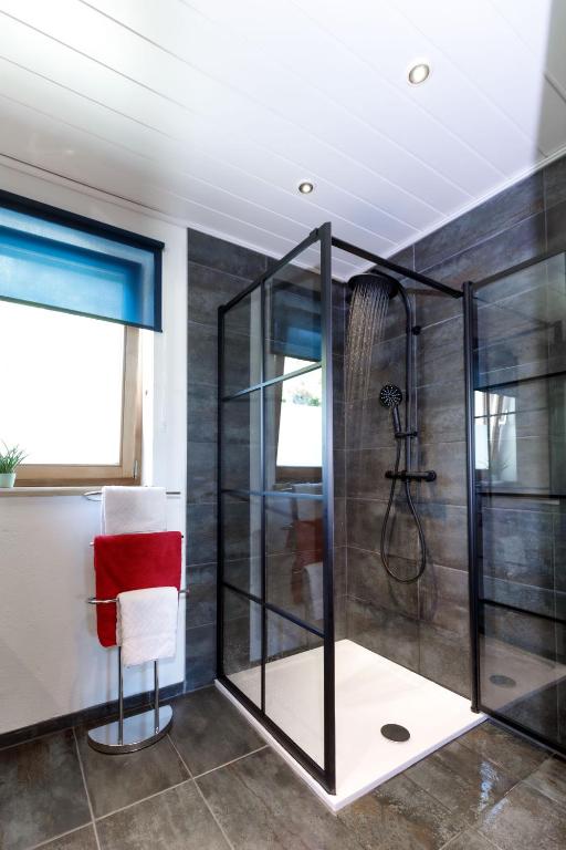 A bathroom at Landhaus Kitzblick
