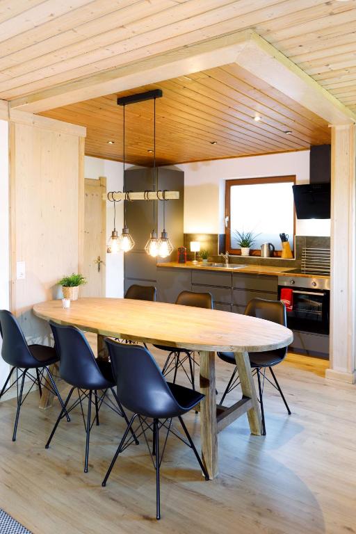 A kitchen or kitchenette at Landhaus Kitzblick