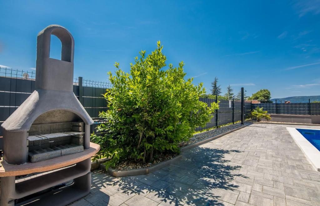 Basen w obiekcie Apartments Villa "Aurea" with pool lub w pobliżu