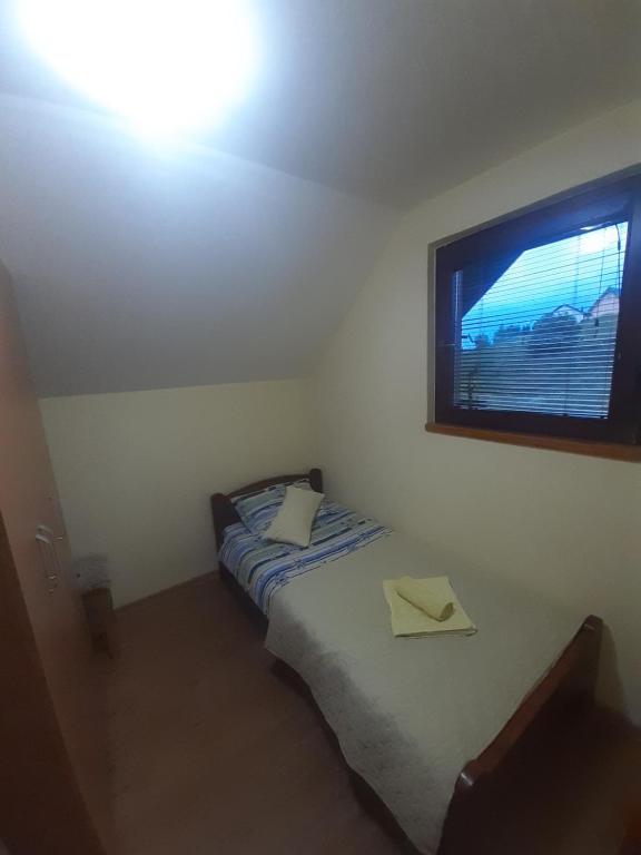 Postel nebo postele na pokoji v ubytování Apartman Bambi Zlatar