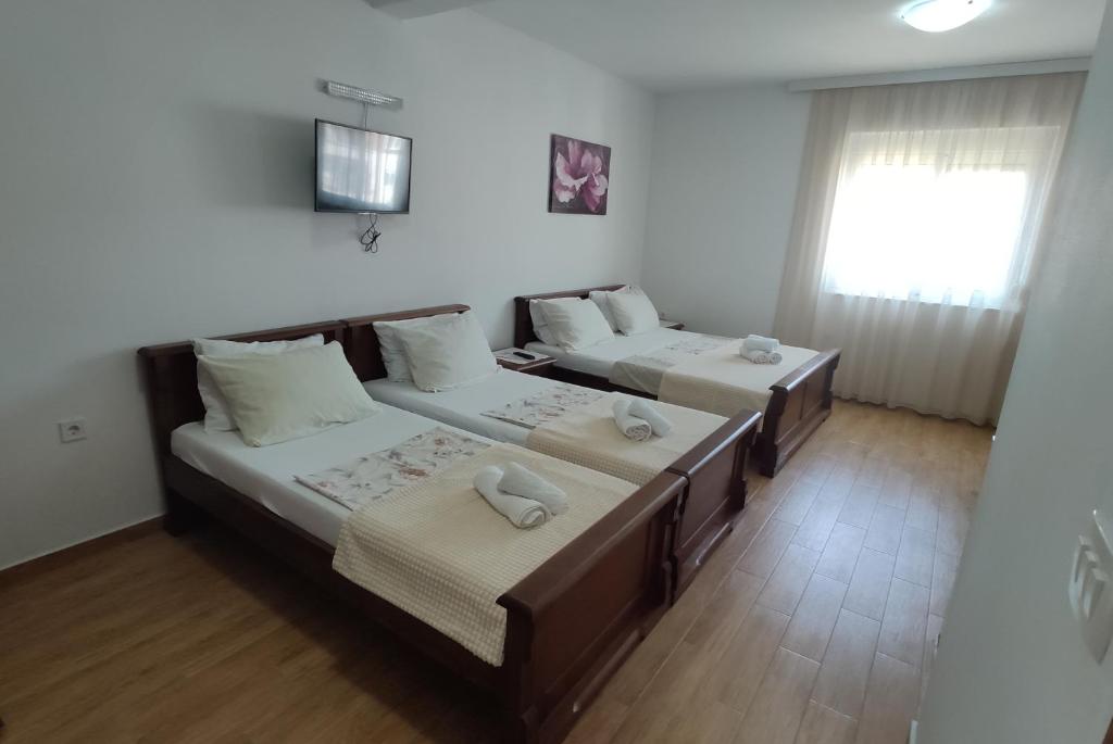 Postel nebo postele na pokoji v ubytování Robi Apartments