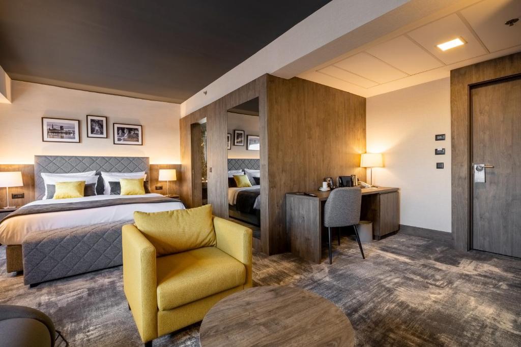 Postel nebo postele na pokoji v ubytování Hotel Osijek