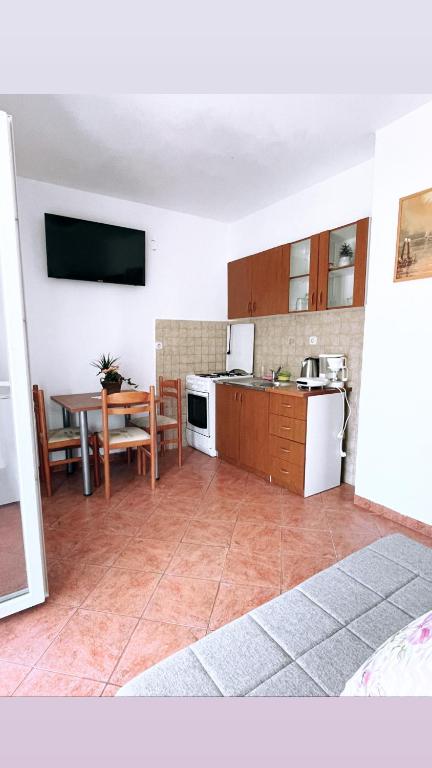 Blue Sky Apartments - One-Bedroom Apartment