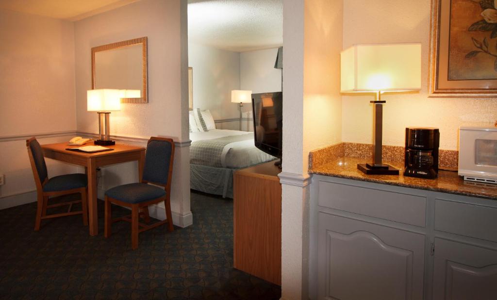 Comfort Inn - King Suite