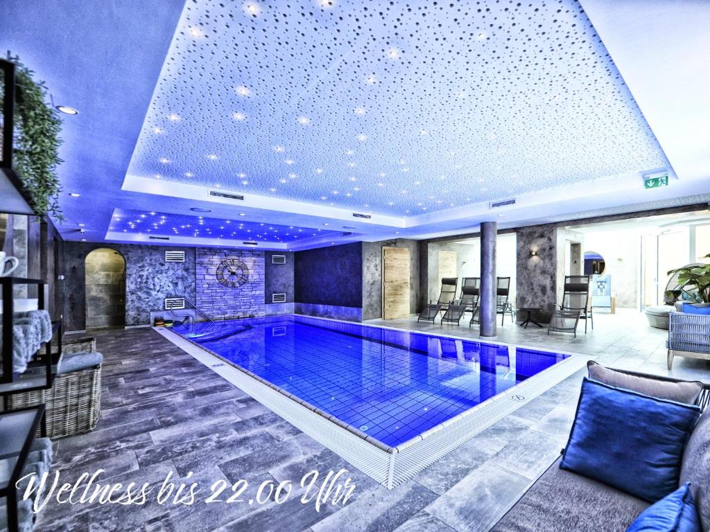 Bazén v ubytování Die Seefelderin - Boutiquehotel St. Georg nebo v jeho okolí
