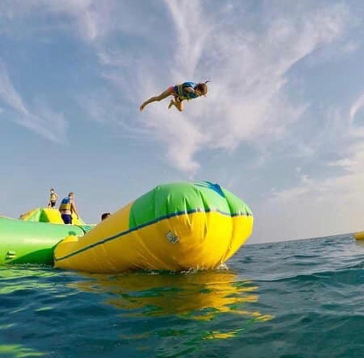 Hostia v ubytovaní Casa bonmont con vistas al mar piscina y port aventura