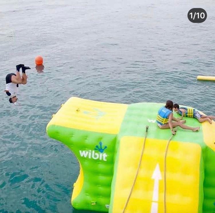 Hostia v ubytovaní Casa bonmont con vistas al mar piscina y port aventura