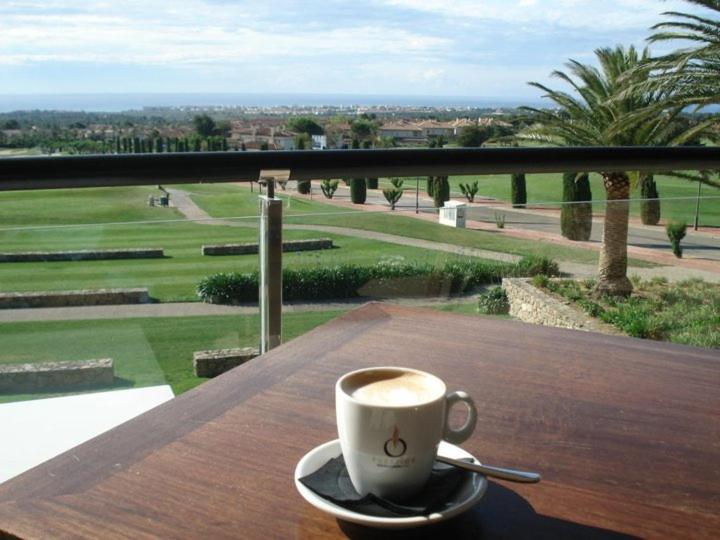 Balkón alebo terasa v ubytovaní Casa bonmont con vistas al mar piscina y port aventura
