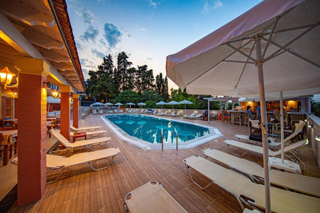 The swimming pool at or close to Hotel Penelope