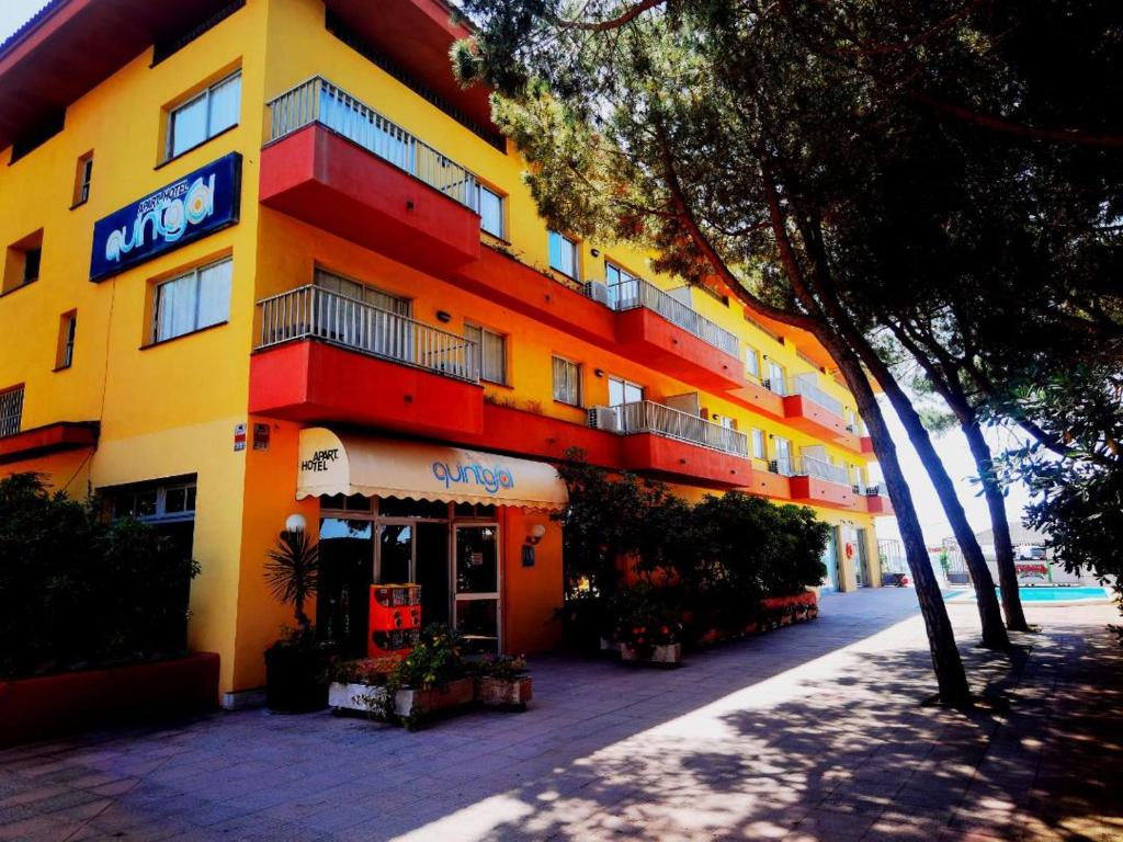 Budova, kde se aparthotel nachází