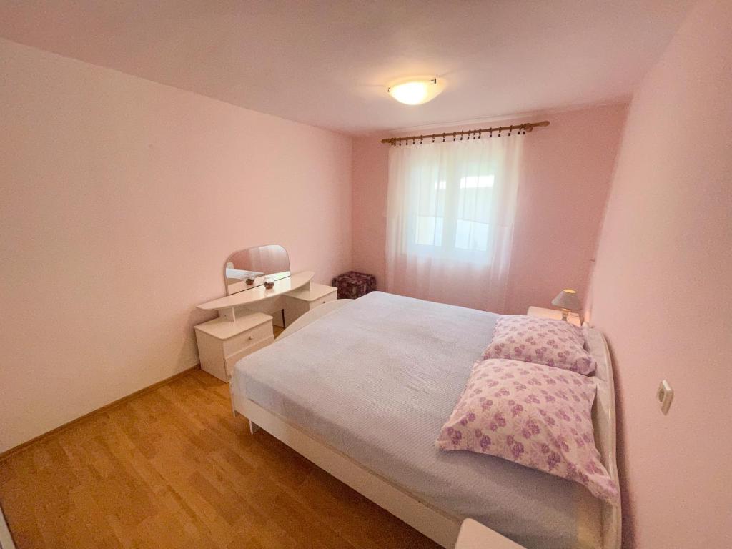 Postel nebo postele na pokoji v ubytování Apartmani Matković